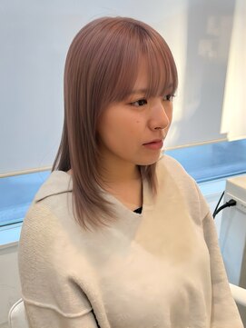 アン(un) ミディアムレイヤー×ほんのりピンクベージュ