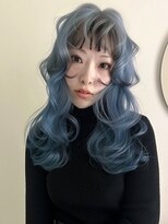 イェッカ パビル(YECCA pabil)&nbsp;ブルーとブラックの前髪デザインカラー（ブリーチ２回）