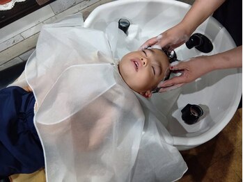 美容室カルの写真/【炭酸シャンプー無料体験実施中】幅広い世代に人気のサロンです!お子様用のおもちゃもご用意ございます♪