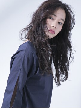 シャンプー 本店(SHAMPOO) ダークカラーとエッジを効かせたウェーブヘア