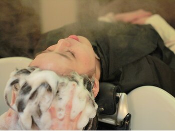 エルサフィロ ヨドヤバシ(el zafiro yodoyabashi)の写真/【淀屋橋駅1分】髪や地肌の悩みに合わせて提案する厳選されたヘッドスパ。お仕事・コロナ疲れを癒されて♪