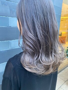 スヴァーゴ ヘアー svago hair 外はねセミロング