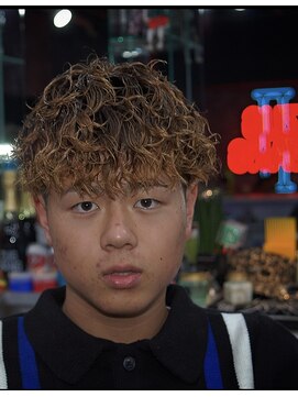 ツークツワンク バーバー 新宿(ZUG2WANG BARBER) ミディアムパーマ