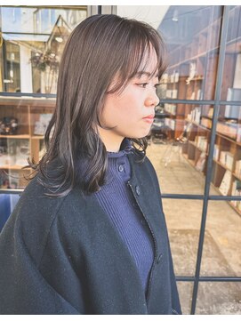 ニイ(nii.) ミディアムヘアに透明感のあるカラー