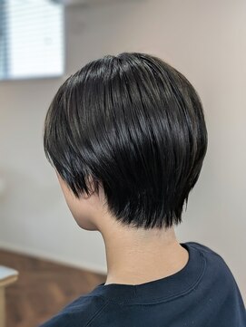 ウィスカーヘアー(whisker hair) ショートボブ ダークグリーン