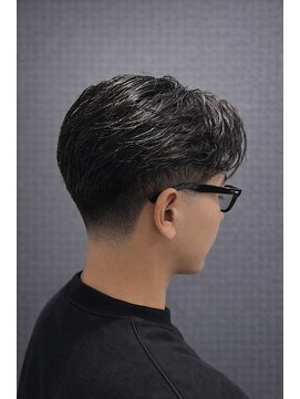 ワンワンオー バーバーショップ 長浜店(@110 BARBER SHOP) ミディアムショート×フェードテーパーで作る、洗練された男髪