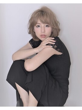 ロロネー 三国(Lolonois) 【Lolonois三国】ふんわり軽い♪大人ボブ