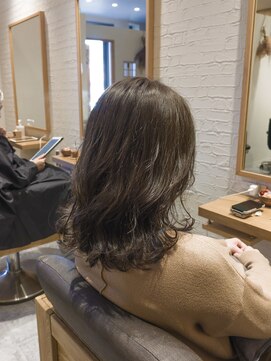 カダン(Kadan) ミディアム/グレージュカラー/アースカラー/20代30代40代