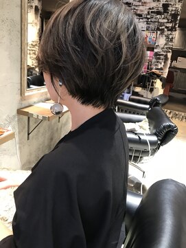 ニーゼロゼロナナ(2007) ショートボブ