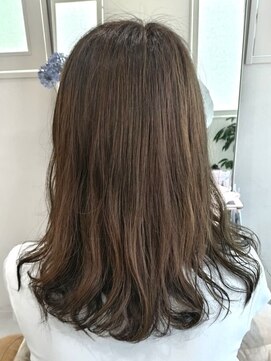 マロウイヴ(mallow eve) 《花屋併設の美容院》オリーブカラー