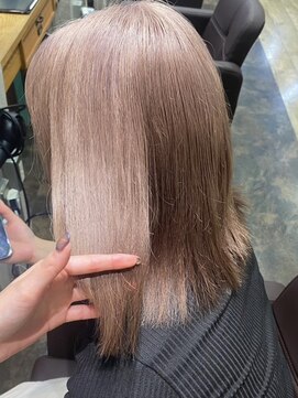 ロア 福岡天神本店(LORE) ダブルカラーミルクティーベージュカラーケアブリーチミニボブ