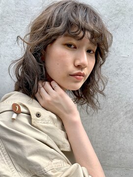 ナループロアツム(Nalu pu loa Tsum) ミディアムパーマ/レイヤーパーマ/海外ガール