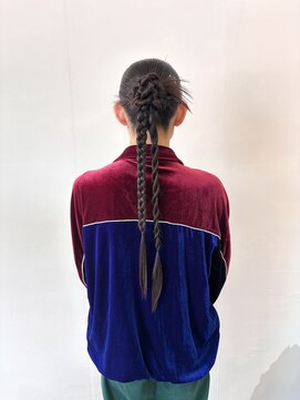 イル(ill) 個性派アレンジ 三つ編み ねじねじアレンジ