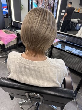 ヘアーラボ 樟葉(Hair Labo) シルバーラベージュで透明感UP/南楠葉