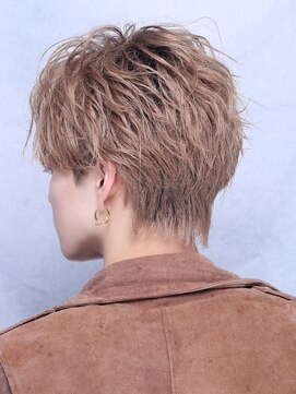 ミルクティーベージュツーブロ韓国フェザーショート