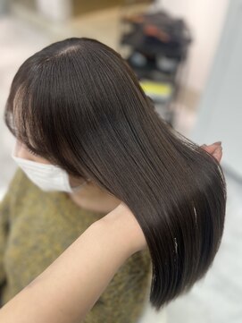 ロンドルピナス 小倉(Lond Lupinus) ミディアムレイヤーカット/似合わせカット/大人ガーリー/20代