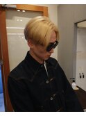 ハイトーンブロンド×センターパートで作るモードメンズ