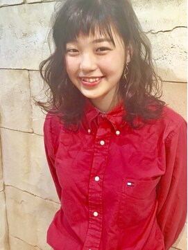 フランジ(Frange) レースのような束感で魅せるセミディ