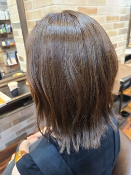 ルシエ(LUCIE) アレンジ自在 外はねミディ×アッシュグレージュ