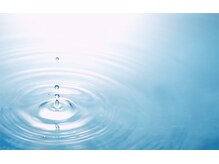 『健やかな美髪へ導く』水からこだわり水道水の硬度成分を取り除いた【軟水】を使用しています。