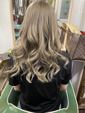 モニカ(Monica) 王道アッシュベージュ