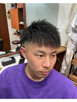 フォーコーナーズカットショップフェイビーズ 名古屋西(FourCornersCutShop favey's) ツイストパーマ/刈り上げ/フェード