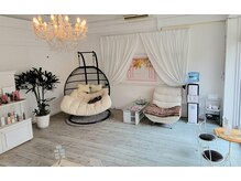 ホワイトスペース(whitespace)の雰囲気（ゆったりくつろぎの待ち合いスペース♪）