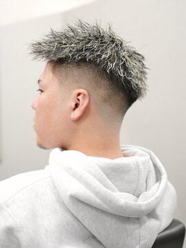 スラッシュ(SLASH) ツイストパーマ/短髪/ホワイトメッシュ/スキンフェード/姫路