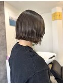 切りっぱなしボブ×オリーブカラー