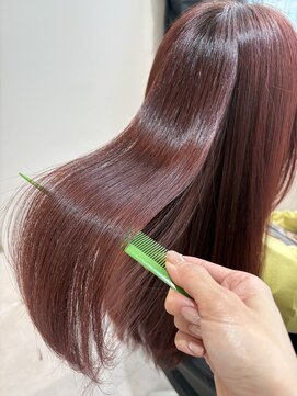 エミュスト(Emuest) ☆ 髪質改善　酸熱ストレート　縮毛矯正　韓国　心斎橋