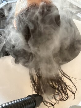 オハナ(ohana)の写真/《疲れをリセット》1席のみの特別な空間で心も体もリラックス♪ohana自慢のスパで地肌から健やかな髪へ。