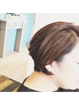 マテリ(Materi) 上品なハイライトで大人ボブ