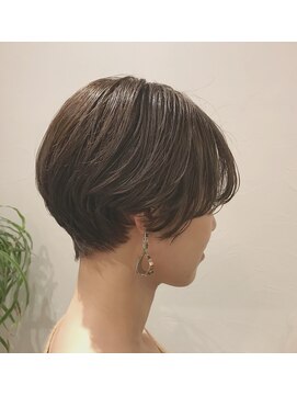 マウロア(MAULOA) “マッシュショートに夢中 シースルーバング 夏ショート”中西