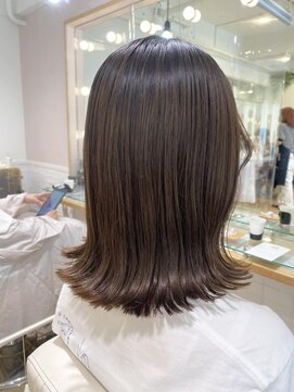 ネオリーブ チロル 横浜西口店(Neolive CiroL.) 外ハネボブ 切りっぱなしボブ 大人可愛い