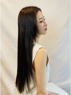 ヘアーアンドメイクアップ ケー インターナショナル 神楽坂(Ke' International) 潤いと艶のある、ストレートロング