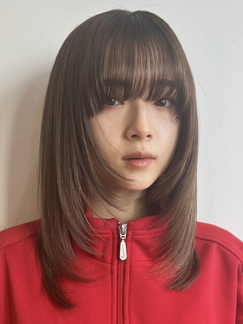 顔周りレイヤーカットくびれヘアミルクティーベージュカラー