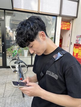 アイズ 海老名(AIZU) スペインカール フェード 緩め スパイラルパーマ 眉毛