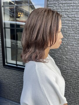 リリー ヘアーアンドビューティー(Lily) 外ハネフェイスレイヤーカット