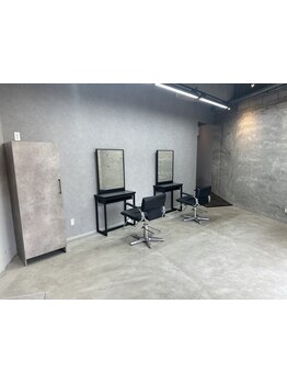 プライベート空間×落ち着きある店内。再現性高いカット技術と安心の髪質改善をご提供するCOR.【大橋】