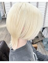 ラウラアンドロー(LAURA&RO) 【抜きっぱなしブロンド】