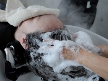 トーフ(tohf)の写真/ケアファーストなカラー専門店だからヘッドスパにもこだわり。独自のメソッドで髪と頭皮の深層にアプローチ