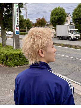 ブロンドスパイキーショート