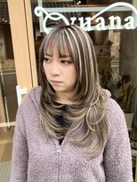 ユアナ(Yuana)&nbsp;自然に映える白髪ぼかしレイヤースタイル