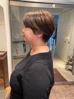 エルサフィロ ヨドヤバシ(el zafiro yodoyabashi)&nbsp;ハンサムショートヘア　オリーブベージュ