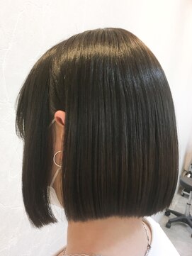 ジーナ 銀座(Zina) 小顔オリーブカラーボブルフハイライトカラークールショート