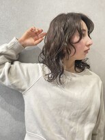 リアイス(Re:ICE) 流し前髪ウェーブゆるめスパイラル大人パーマ