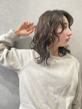 リアイス(Re:ICE) 流し前髪ウェーブゆるめスパイラル大人パーマ