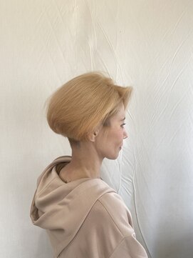 ジュリア(Giulia) ハイトーンカラー ダブルブリーチ ハイベージュ