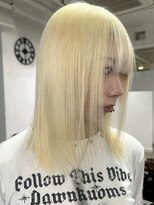 イリ 梅田(ili) ハイライトカラーミルクティーベージュレイヤーカット