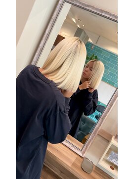 テト(teto) 抜きっぱなしブリーチ/ダブルカラー/レイヤーカット/宜野湾/浦添